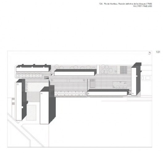Praça comercial de Montbau de autoria do grupo LIGS/ Lopez Iñigo, Giráldez e Subías
