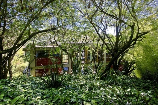 Vista da casa e do jardim