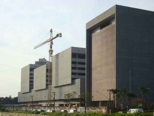 Universidade Federal do ABC, arquitetos Claudio Libeskind, Sandra Llovet, Mario Lotfi e David Ruscalleda