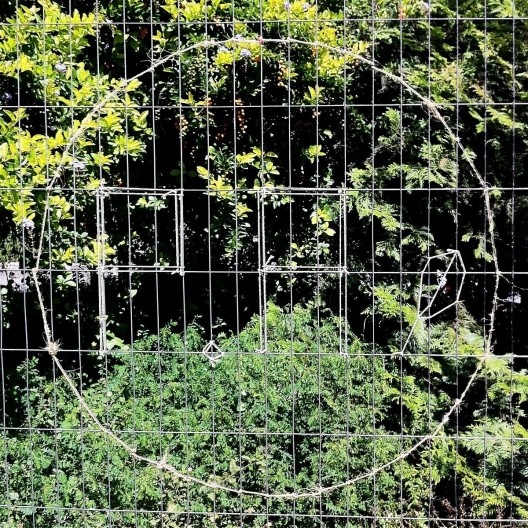 Símbolo do Parque Augusta improvisado no gradil do terreno