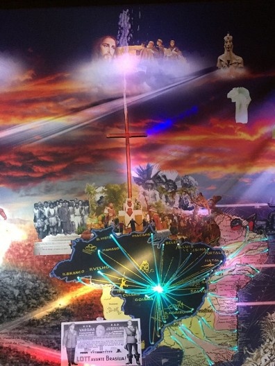 Blacklights dos Mapas Superficionais nas instalações de Guerreiro do Divino amor para a 7ª Bolsa Pampulha