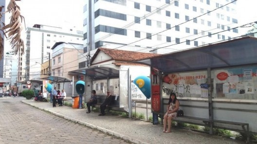 Ponto de ônibus na praça do Rosário em Viçosa MG