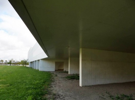 Museu de Arte Contemporânea Nadir Afonso, paredes estruturais, Chaves, Portugal, 2015. Arquiteto Álvaro Siza