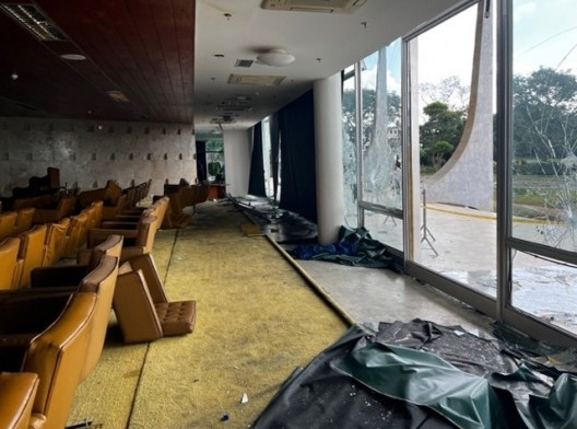 Praça dos Três Poderes e seus palácios após os atentados de 8 de janeiro de 2023