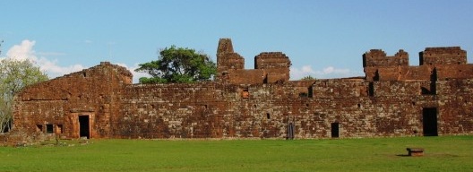 Igreja de São Miguel Arcanjo, detalhe fachada lateral leste
