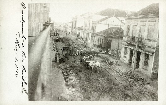 Macadamização da rua Riachuelo, em maio de 1914