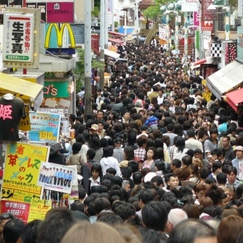 Mar humano num domingo à tarde em Harajuku