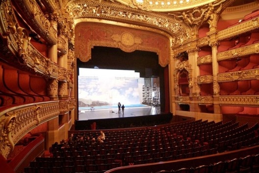 Interior da Ópera de Paris, França