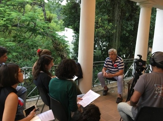 Arquiteto paisagista João Nunes em entrevista para o grupo de pesquisa Inquérito Portugal, no solar Grandjean de Montigny, na Pontifícia Universidade Católica do Rio de Janeiro