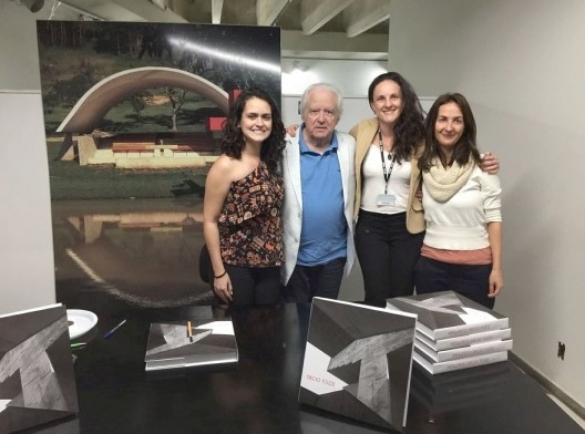 Evento de celebração da doação do Acervo de Decio Tozzi à BAE Unicamp: Heloisa Mendes Pereira, pesquisadora; Decio Tozzi, arquiteto; Danielle Ferreira, diretora da BAE Unicamp; Ana Tagliari, orientadora
