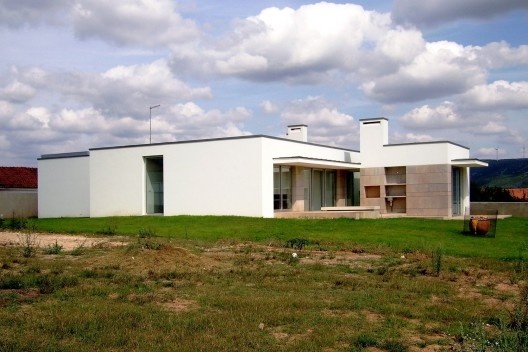 Casa na Cruz de Oliveira, 1ª fase, Benedita, Portugal. Arquiteto Pedro Fonseca Jorge
