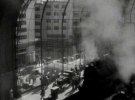 Estação de trem, cena de Aurora, filme de de F.W. Murnau