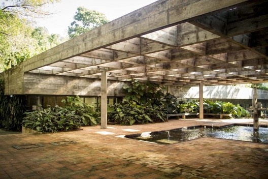 Companhia Hering-Matriz, Blumenau. Arquiteto Hans Broos. Vista da Praça Histórica, centro de convivência da empresa