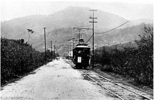 Fotografia da Avenida Vitória, em 1920: retificação do traçado e implementação da linha de bonde