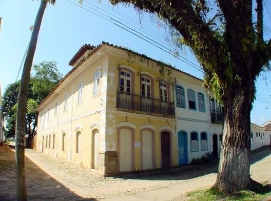 Sobrado situado na Rua Dona Geralda esquina com Rua da Capela, n.11, em 2007
