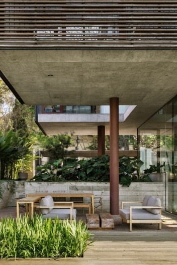 Casa Villa Lobos, 2018, São Paulo SP Brasil. Arquitetos Cristiane Muniz, Fabio Valentim, Fernanda Barbara e Fernando Viégas/ Una Arquitetos