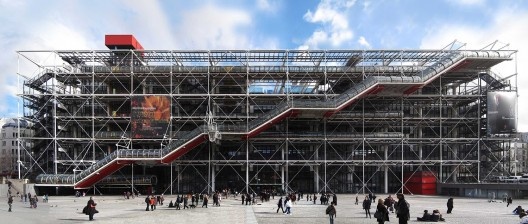 Centre George Pompidou, o Beaubourg, arquitetos Renzo Piano e Richard Rogers, projeto vencedor de concurso internacional que contou com os arquitetos Jean Prouve, Oscar Niemeyer e Philip Johnson como jurados