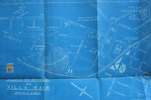 Planta de aprovação da Vila Nair, na década de 1930, na Ponte Preta em Campinas, com o trilho férreo ao sul do bairro da Ponte Preta e o bairro da Vila Industrial a nordeste