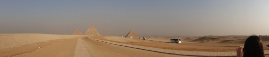 Imagem panorâmica do das Pirâmides de Gizé e Deserto do Saara