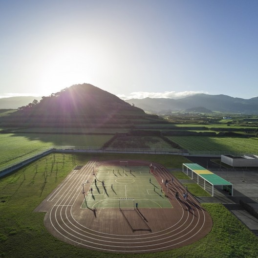 Escola Gaspar Frutuoso, Ribeira Grande, Azores, Portugal, 2016. Arquiteto Carlos Almeida Marques
