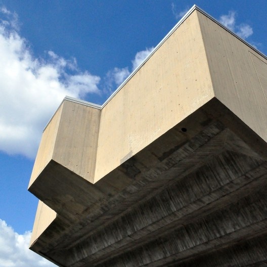 Begrish Hall, balanço no extremo, arquiteto Marcel Breuer