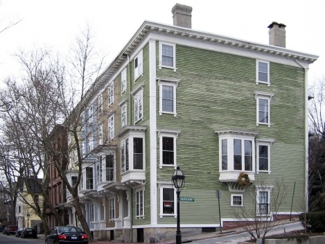 foto 16 – The Knowles Row, o sobrado Knowles, cerca de 1862, 149 – 155 Benefit Street, onde John Ford Kennedy, Jr. (1960-1999) morou em seus dois últimos anos de estudante da Brown University