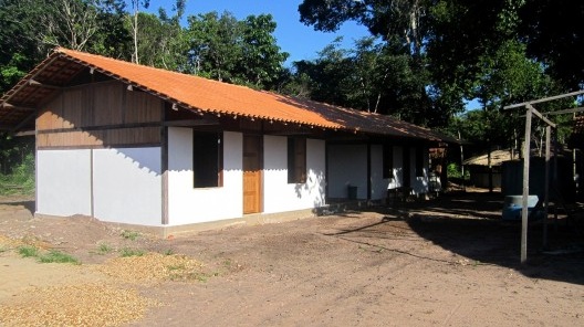 Centro Experimental Floresta Ativa - CEFA, escritório da instituição durante a construção, RESEX Tapajó-Arapiuns PA. Arquiteta Cristina Xavier