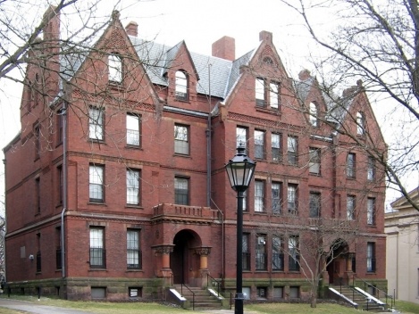 foto 10 – Slater Hall, moradia estudantil oitocentista, Brown University, acesso pela Prospect Street