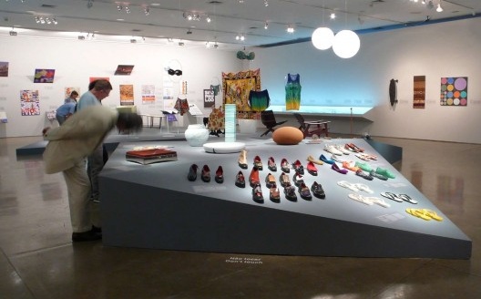 Página do catálogo da exposição Design brasileiro hoje: fronteiras, curadoria de Adélia Borges, Museu de Arte Moderna de São Paulo, 2009