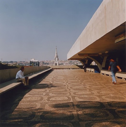 Estação Rodoviária de Jaú, passeio noroeste e vista da cidade (1991-2000), Jaú SP, 1973. Arquiteto João Batista Vilanova Artigas