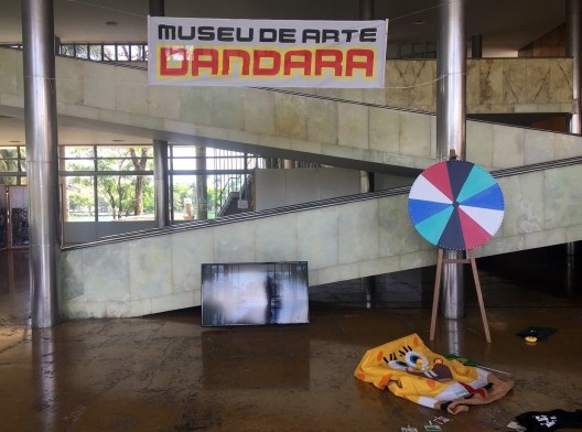 Instalação Museu de arte Dandara na exposição da 7ª Bolsa Pampulha, 2019, no hall do MAP