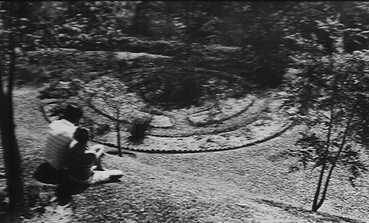 Umbigo da casa, jardim que inaugura a implantação da Casa Redonda