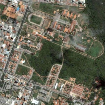 Figura 1: Base militar do 16º Batalhão de Infantaria Motorizado, em Natal-RN, com duas vilas do Exército para pessoal de patentes diferentes