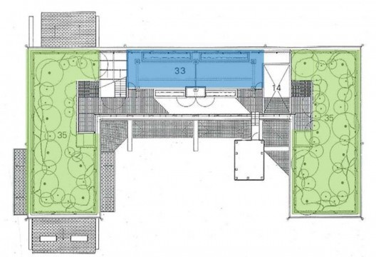 Next 21, cobertura com espaços coletivos, Osaka. Espaço multiuso (azul), jardins (verde)