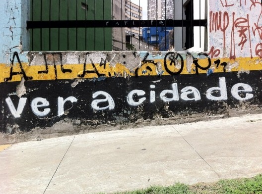 Cidade no tempo: escritos à mão livre