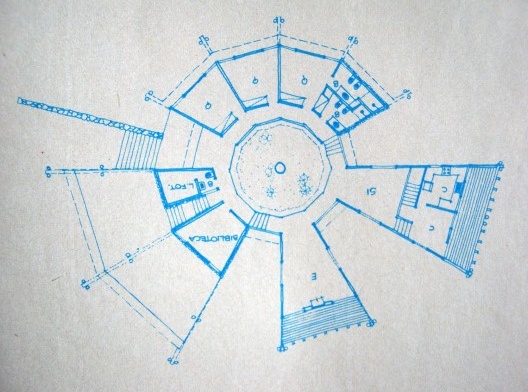 Residência Oswaldo Navarro Alves, demonstrativo de flexibilidade de projeto: comparação da planta atual com a planta de simulação de retirada e ampliação de ambientes