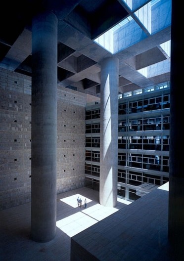Caja Granada, Granada, Andaluzia, Espanha, 2001. Arquiteto Alberto Campo Baeza
