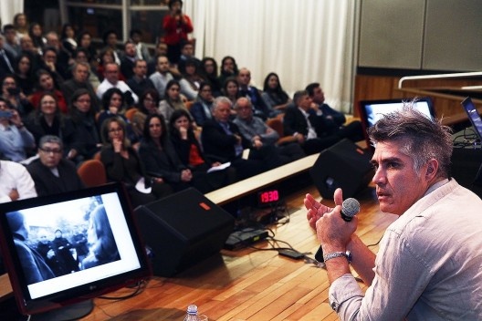 Alejandro Aravena em conferência na FAU UniRitter
