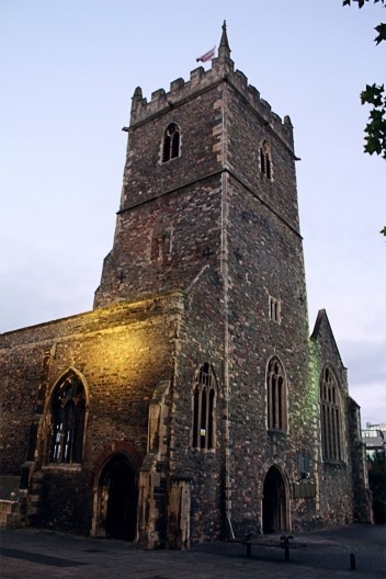 Fachada da St. Peter´s Church, em Bristol, Inglaterra
