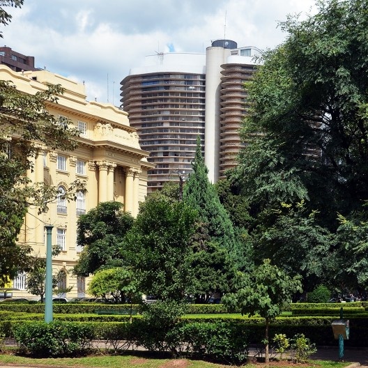 O Edifício Niemeyer e a preexistência historicista: em sua interface com a antiga Secretaria de Segurança Pública, posterior Secretaria da Defesa Social – atual Centro Cultural Banco do Brasil, Praça da Liberdade, Belo Horizonte