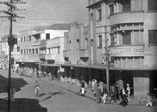 Rua João Zanette. Na direita o Edifiício Filhinho na década de 1960