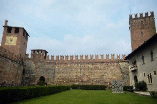 Castelvecchio, jardim entre muros, Verona