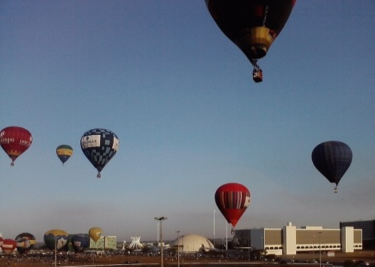 Balões na Esplanada em um dia 7 de setembro
