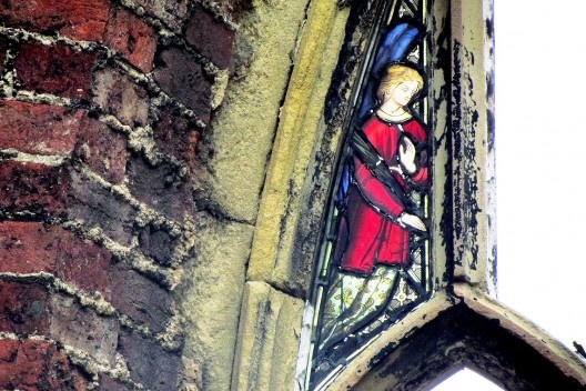 St. Luke´s Church, Liverpool, quase que completamente destruída após bombardeio alemão em 5 de maio de 1944 [passar mouse sobre imagem]