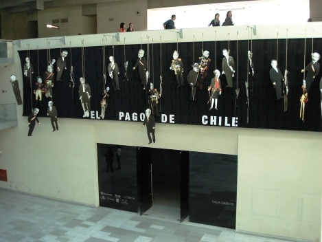 Nicanor Parra, El Pago de Chile. Instalación, Palacio de la Moneda, Santiago de Chile, 2001