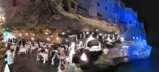 Grotta del Palazzo em Polignano a Mare, Itália