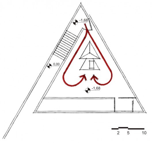 Percurso para chegar no interior da cripta do Monumento a Estácio de Sá, de Lúcio Costa