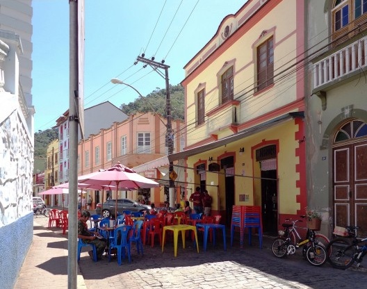 Apropriação urbana na Rua Coronel Bonfim Junior. Santa Teresa, ES, setembro, 2015