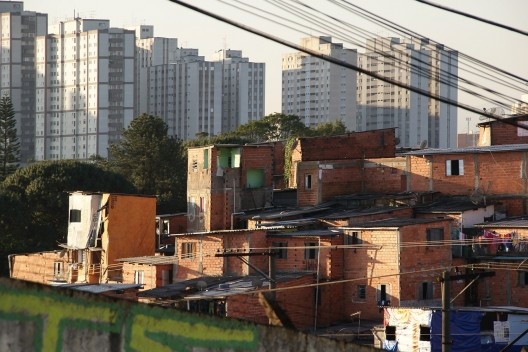 Como a pandemia escancarou a desigualdade no acesso à água e na mobilidade