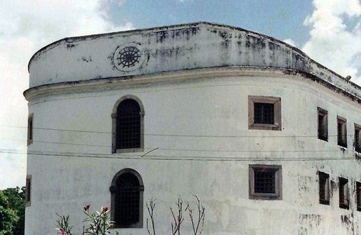 Casa de detenção do Recife: frontão de um bloco de celas